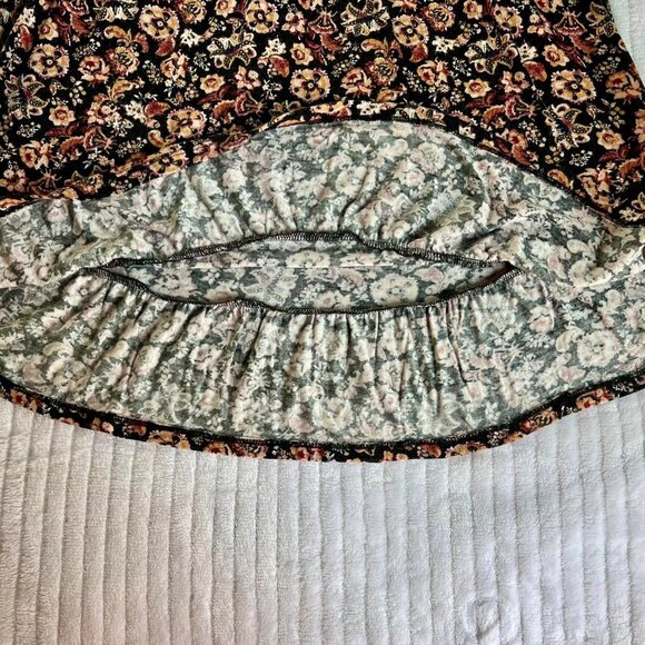 Women's Size M Multi Color Floral Short Sleeve Pullover - Picture 3 of 10